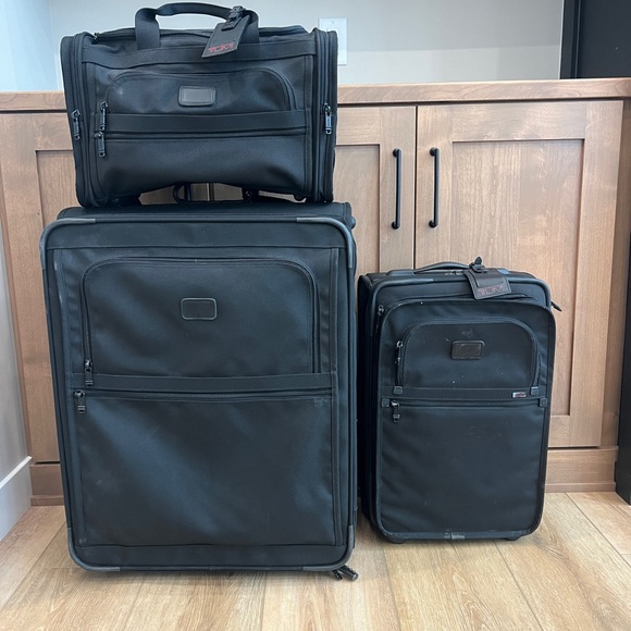 Tumi Black Men's Luggage Set
